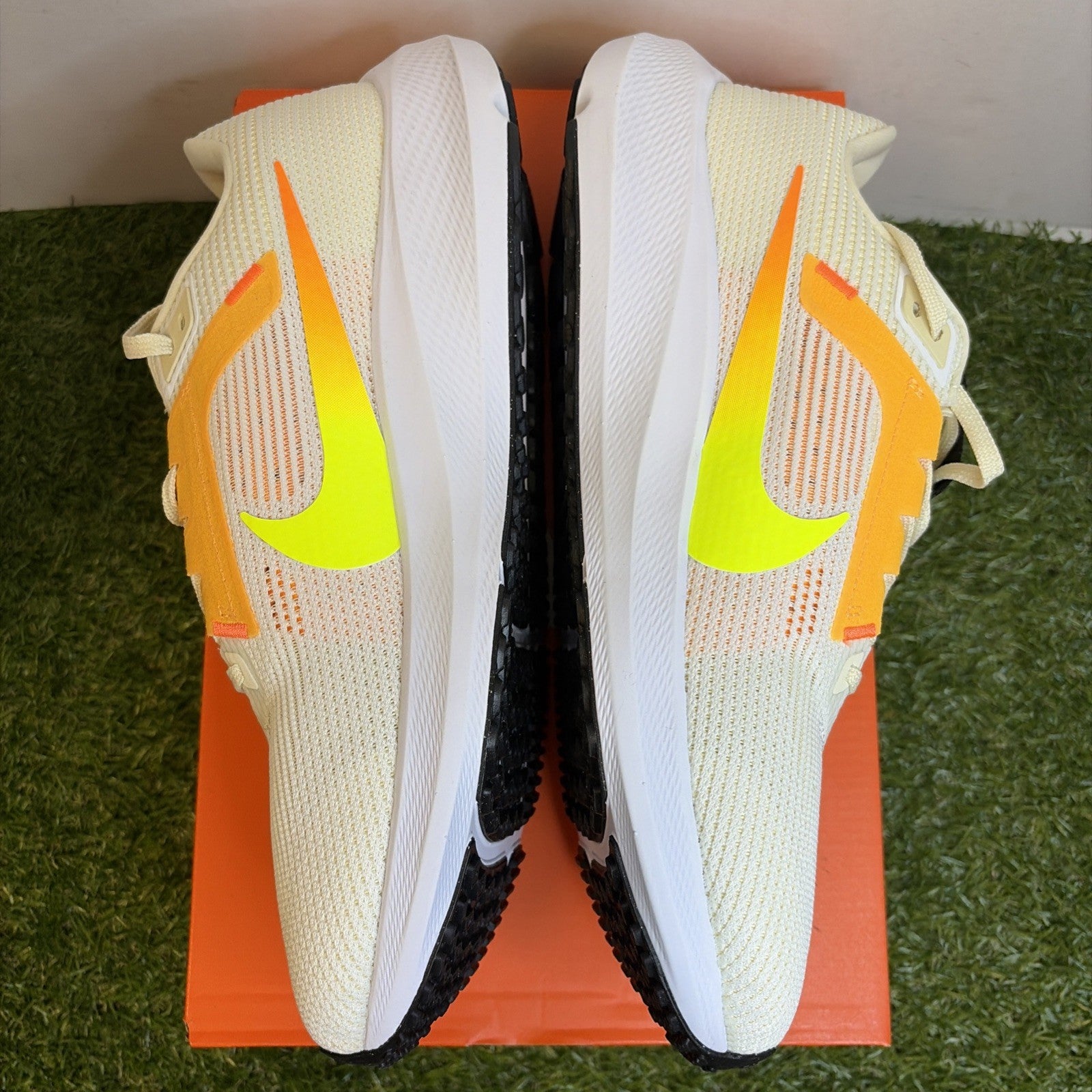 Size 11 - Nike Air Zoom Pegasus 40 Coconut Milk Lime2