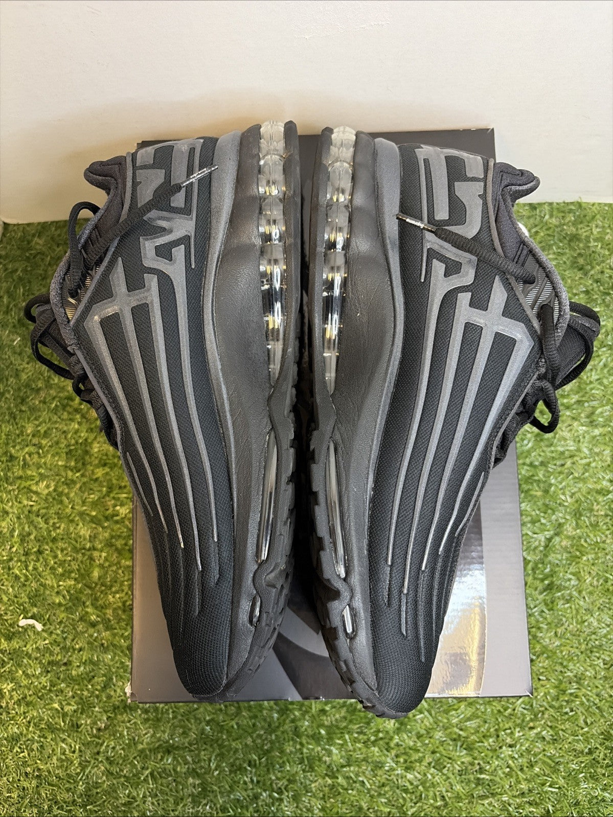 Size 11 - Supreme x Nike Air Max 2001 Air Ecstasy Black2