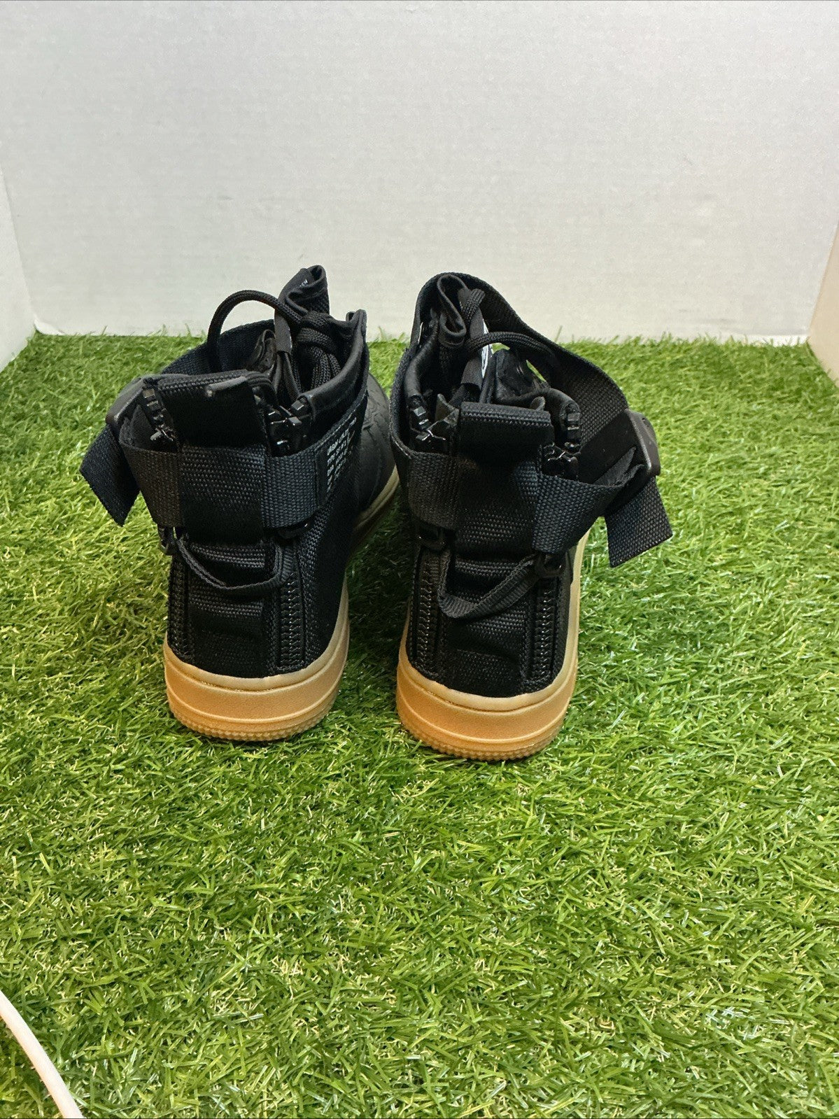 SIZE 5.5y- NIKE SF AF1 MID GS BLACK GUM AJ0424-0013